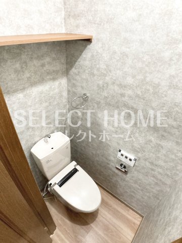 トイレ　落ち着いた色調のトイレです