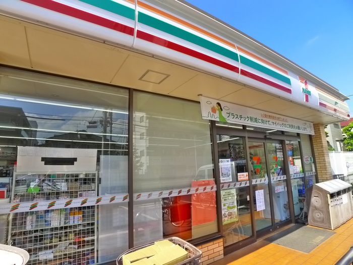 コンビニ　セブンイレブン（コンビニ）まで215m