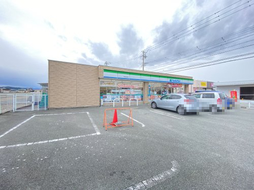 コンビニ　ファミリーマート伊勢萩原店（コンビニ）まで1088m