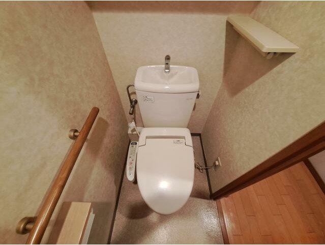 トイレ　落ち着いた色調のトイレです♪