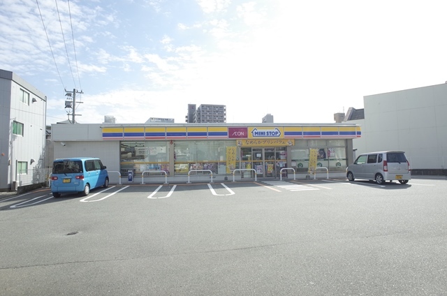 コンビニ　ミニストップ　二日市中央（コンビニ）まで306m