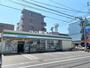 コンビニ　ファミリーマート荒田二丁目店（コンビニ）まで300m