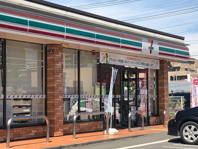 コンビニ　セブンイレブン鴻巣氷川町店（コンビニ）まで376m
