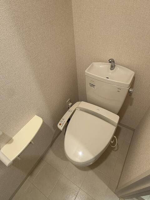 トイレ　温水洗浄便座付きです