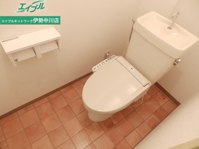 トイレ　同型の別部屋写真です。