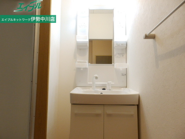洗面設備　同型の別部屋写真です。
