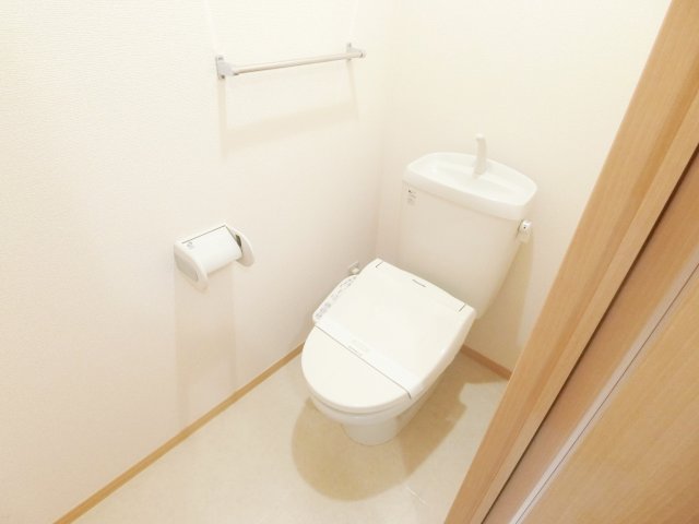 トイレ　別号室の参考写真です。