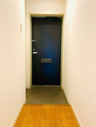 ＪＲ山手線 目白駅 徒歩4分 8階建 築27年の玄関写真