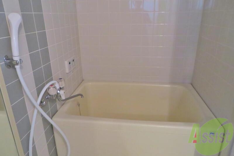 バス・シャワールーム　お風呂はバス・トイレ別で追焚機能も付いてます。
