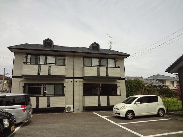 建物外観　階段が中央なので独立性があります。