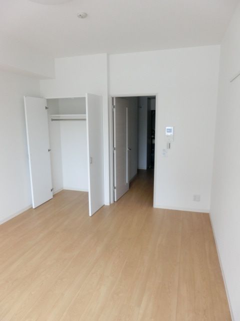 居室・リビング　バルコニー側からみたお部屋