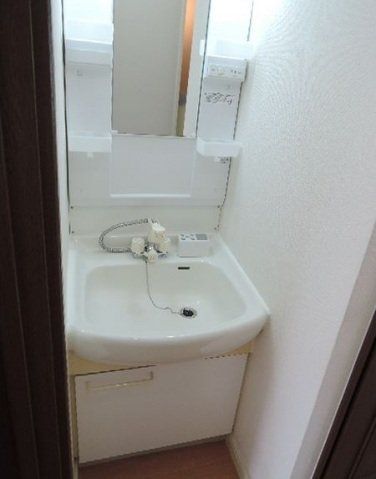 洗面設備　シャンプードレッサーの独立洗面台です。