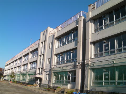 小学校　葛飾区立上小松小学校（小学校）まで648m