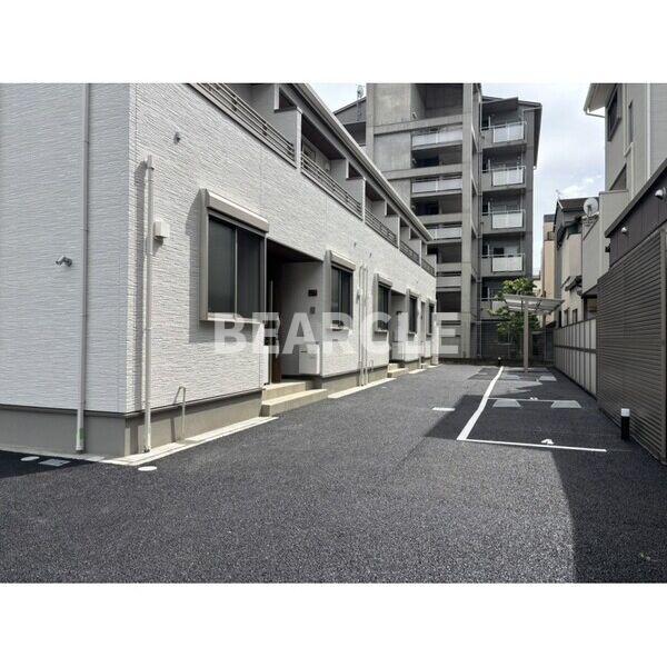 駐車場　駐車場があるので、車を買う予定の方も安心です