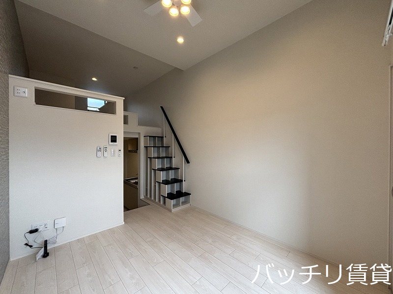 居室・リビング　別号室タイプの為、現状を優先致します。