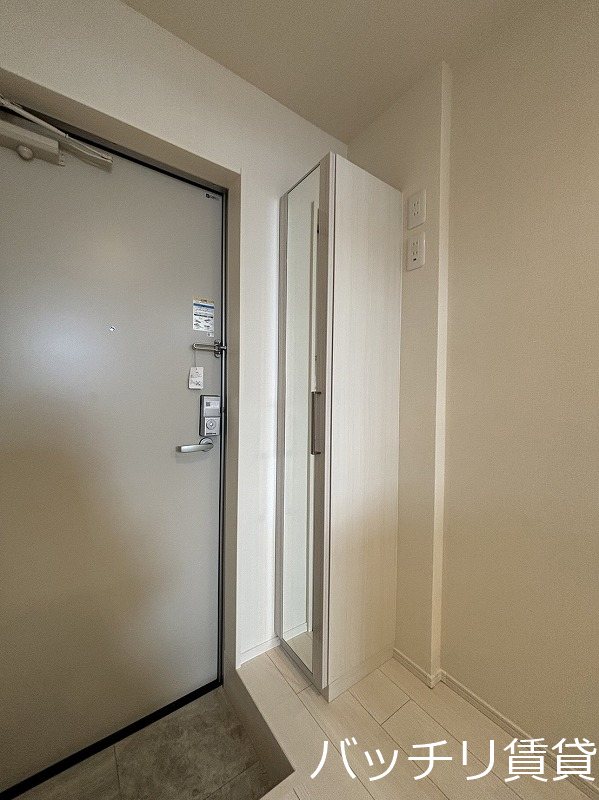 玄関　別号室タイプの為、現状を優先致します。