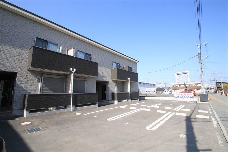 駐車場　駐車場(建築中)