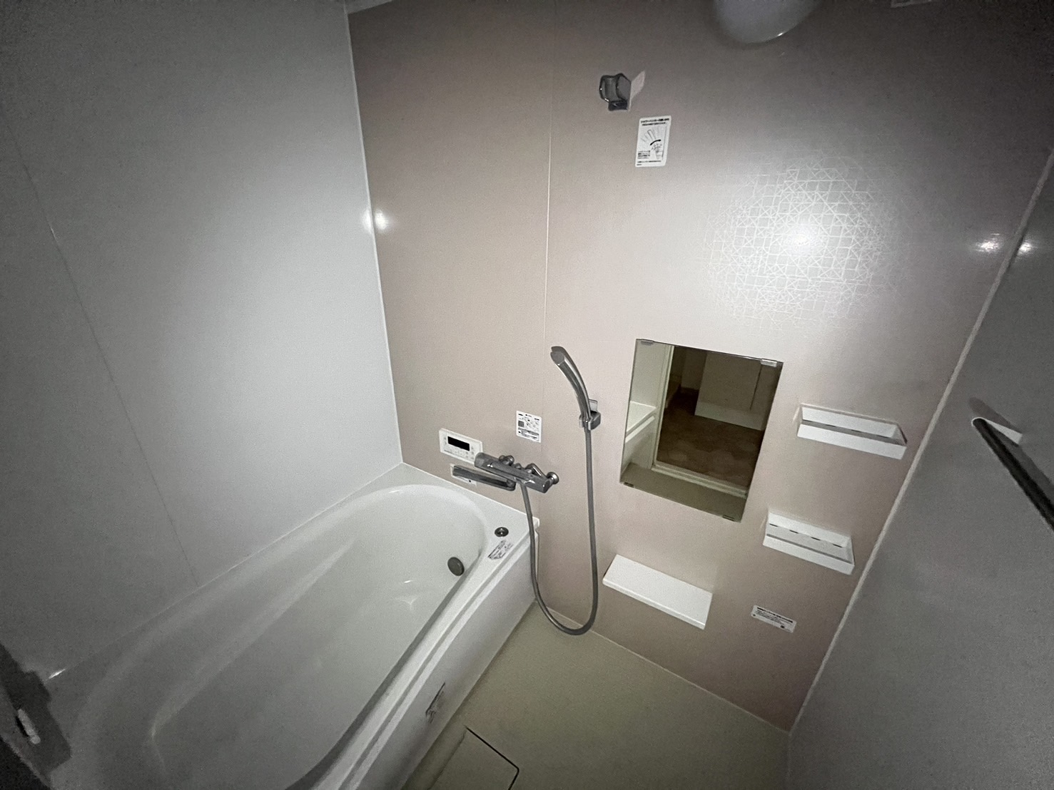 バス・シャワールーム　同物件の別部屋写真です。