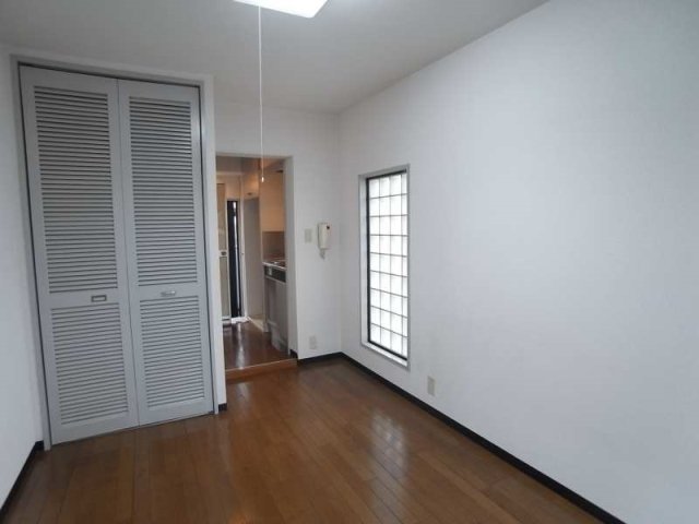収納　個人の部屋や寝室として使える洋室です