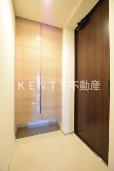 玄関　収納もある玄関です