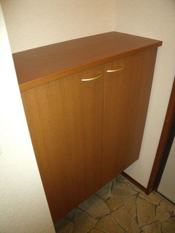 玄関　下駄箱あり