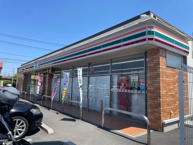 コンビニ　セブンイレブン（コンビニ）まで300m