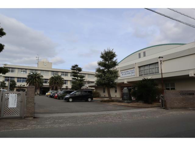 中学校　西条市立東予東中学校（中学校）まで573m
