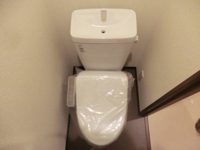 トイレ　洗浄便座付きのトイレです♪