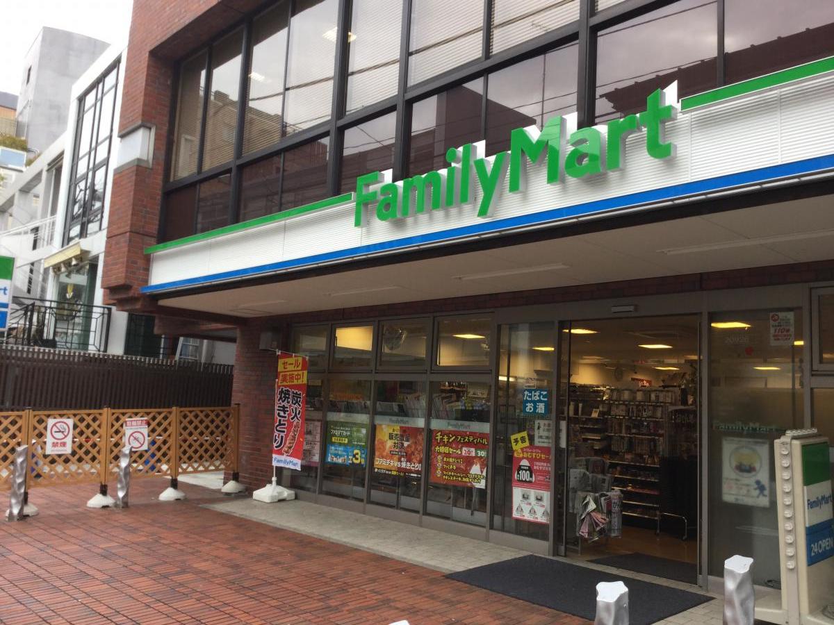コンビニ　ファミリーマート南青山三丁目店（コンビニ）まで116m
