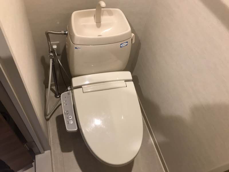 トイレ　退去前の為同タイプの写真となります