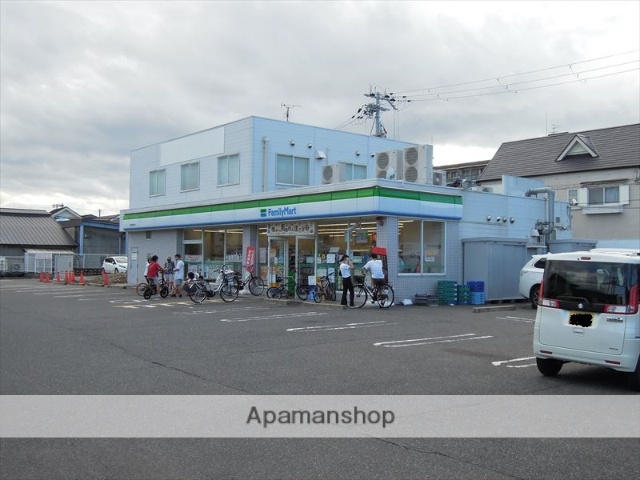 コンビニ　ファミリーマート（コンビニ）まで214m