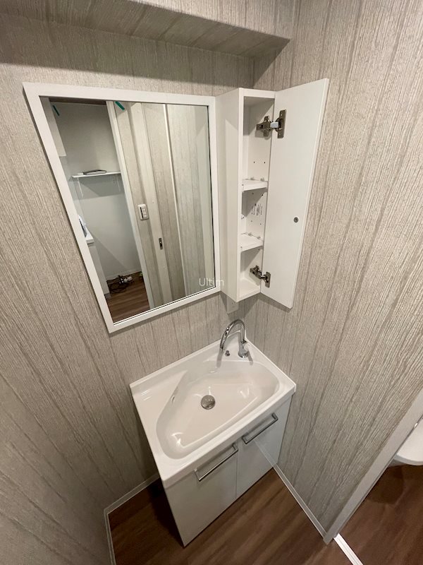 洗面設備　※同タイプの他のお部屋です
