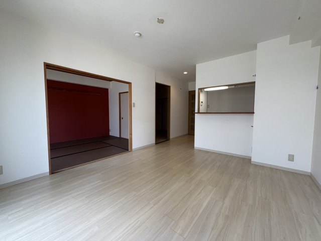 居室・リビング　この写真は同マンションの他のお部屋のものです