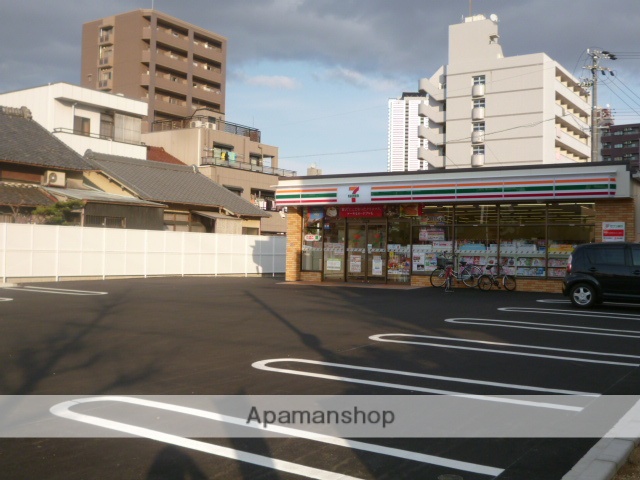 コンビニ　セブンイレブン（コンビニ）まで300m