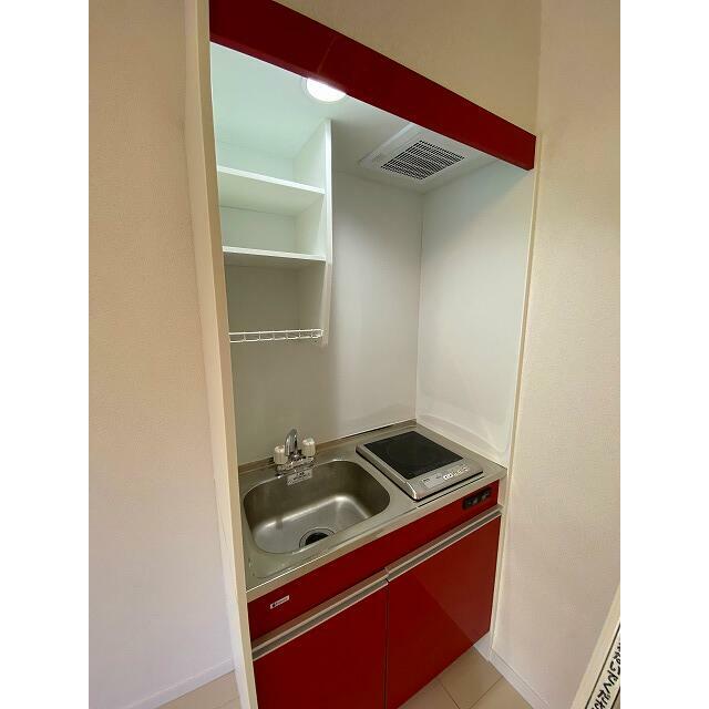 キッチン　※室内写真は同タイプ他部屋になります。建具カラー等実際とは異