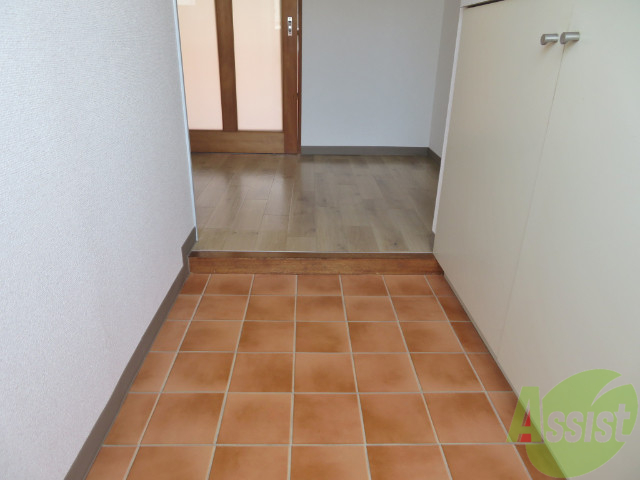 玄関　玄関の外から部屋の中を撮影してみましたー。