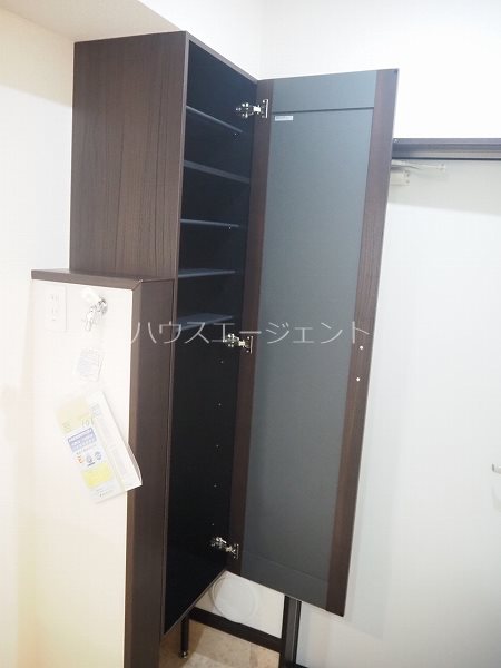 エントランス　たっぷり入るシューズボックス付きです。※参考画像