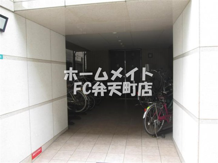 エントランス　ゆとりのあるエントランスです