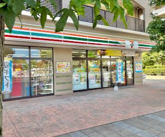コンビニ　セブン-イレブン 足立西新井栄町１丁目店（コンビニ）まで200m