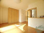 その他部屋・スペース　寝室のお写真です。陽の光が気持ちいいですね。