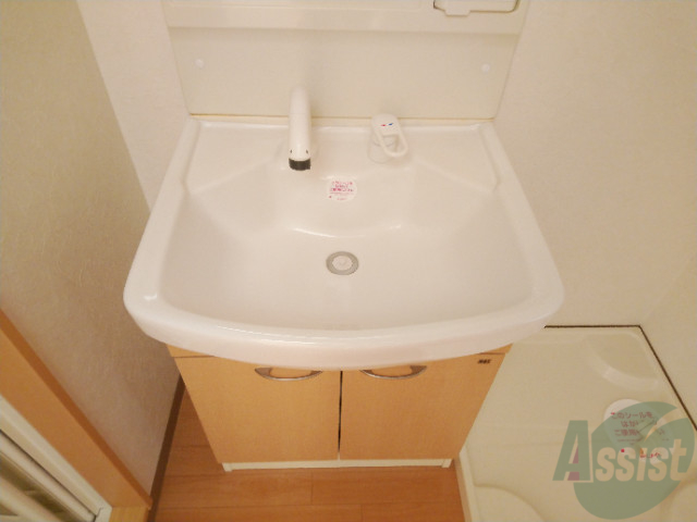 洗面設備　独立洗面台です。用途に合わせて使うことが出来ますね。