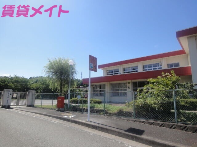 小学校　亀山市立亀山南小学校（小学校）まで638m