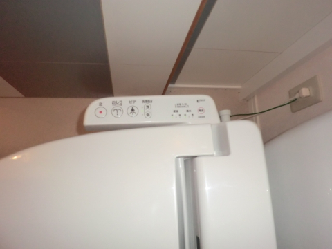 トイレ　※室内写真は同型タイプのものです。