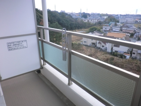 バルコニー　※室内写真は同型タイプのものです。