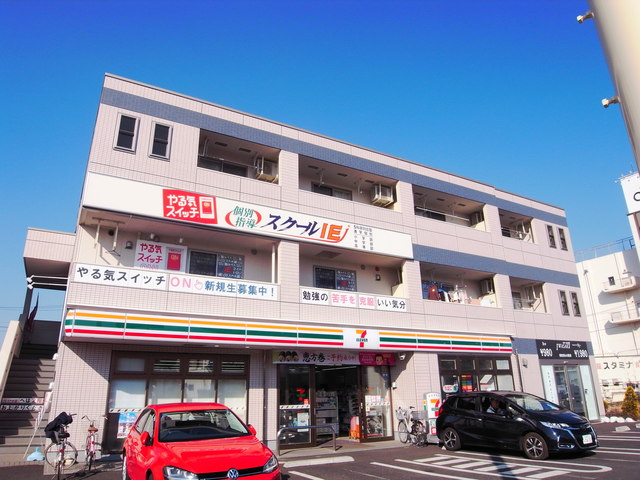 コンビニ　セブンイレブン（コンビニ）まで204m