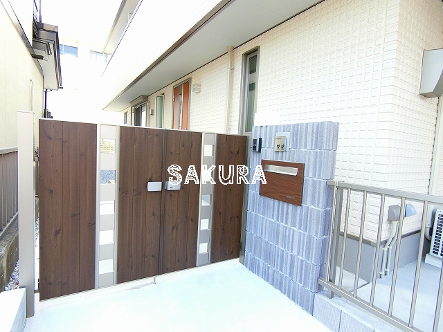 エントランス　お洒落な建物デザイン♪