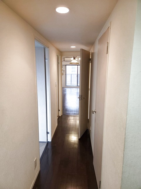 その他　玄関からお部屋までゆとりのある廊下です♪