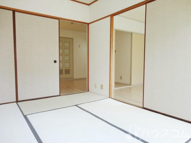 その他設備　バルコニーに面しているので明るい和室です♪