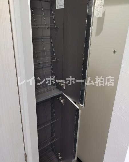 玄関　※別部屋参考写真。