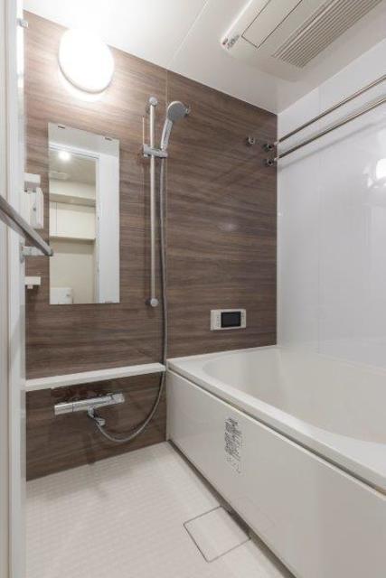 バス・シャワールーム　写真は同タイプ住戸です。
